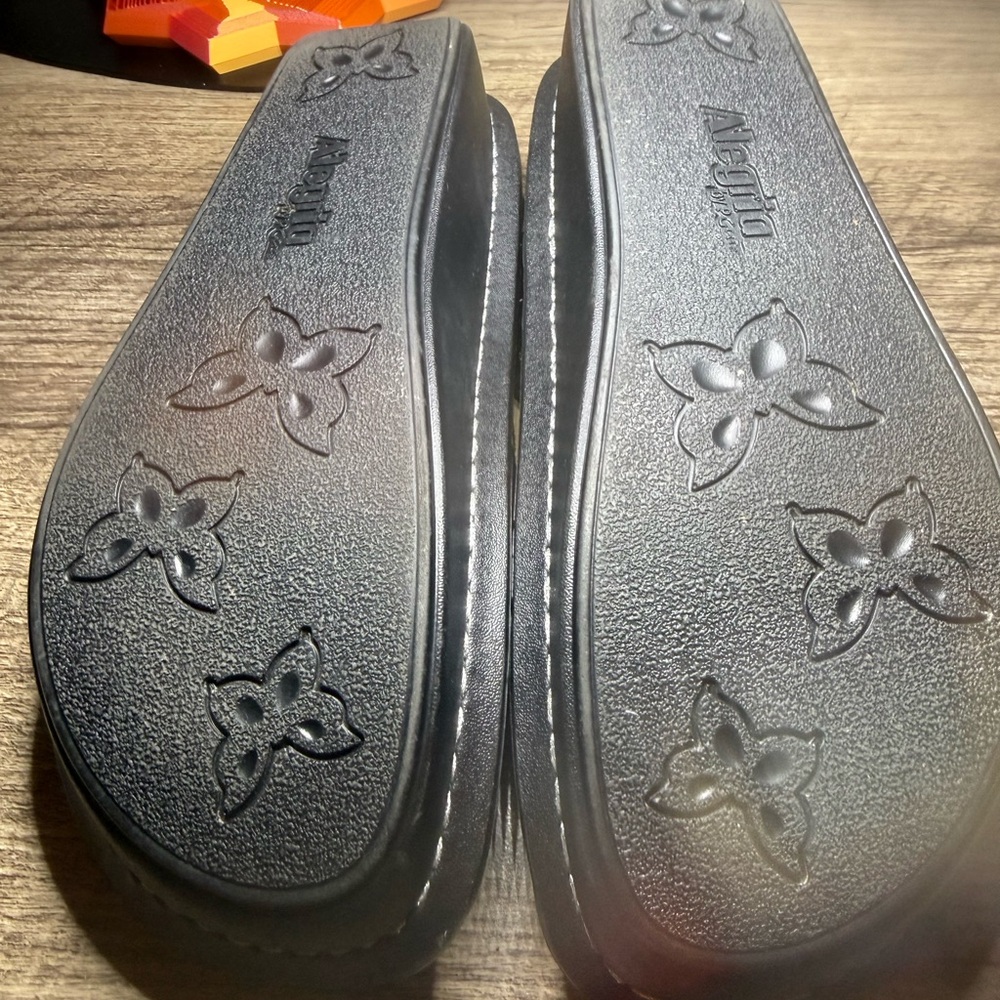 Alegria Black Patterned Mules - image 4